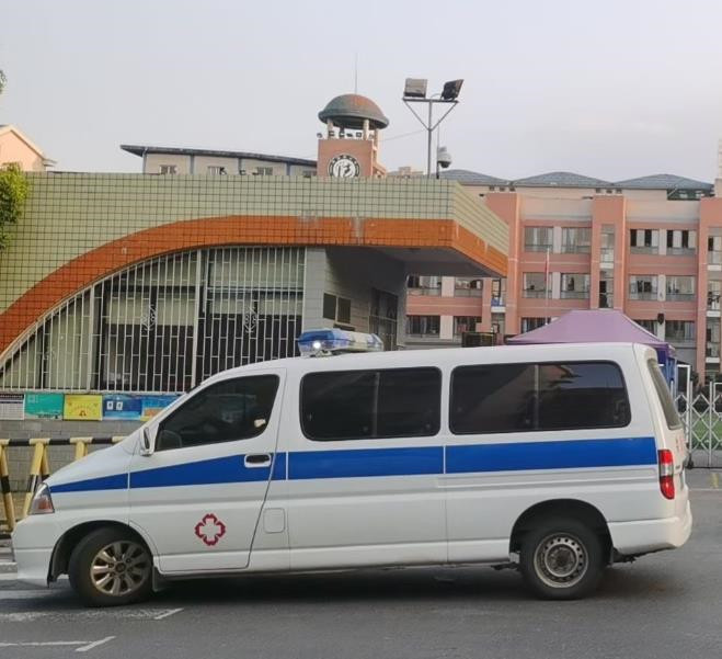 邱县救护车出租护送骨折病人一公里多少钱